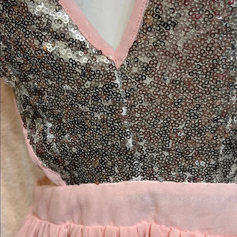 🩶🩷🩶🩷🩶SILVER SEQUIN & LIGHT PINK DRESS. ABOVE THE KNEE🩷🩶🩷🩶 - Picture 3 of 6